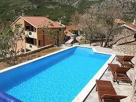 Katarinini Dvori - Five Bedroom Draga Bašćanska